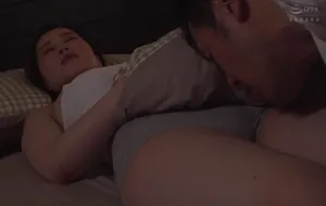3 ngày người chồng đi công chuyện, người vợ ở nhà nữa đêm bị bố người chồng mò vào phòng
